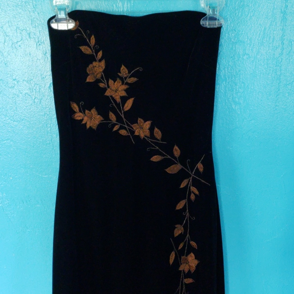 Cache Black Velvet dress with Flower Embellishment